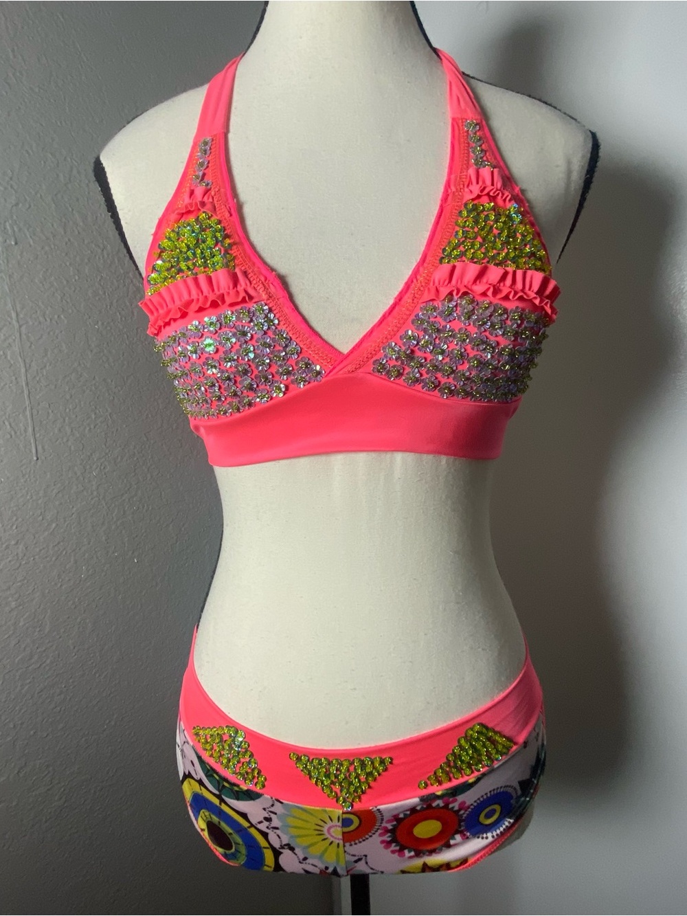 Multicolor Beaded & Sequin Ruffle Top Abstract Boy Short Bikini Set Size XS